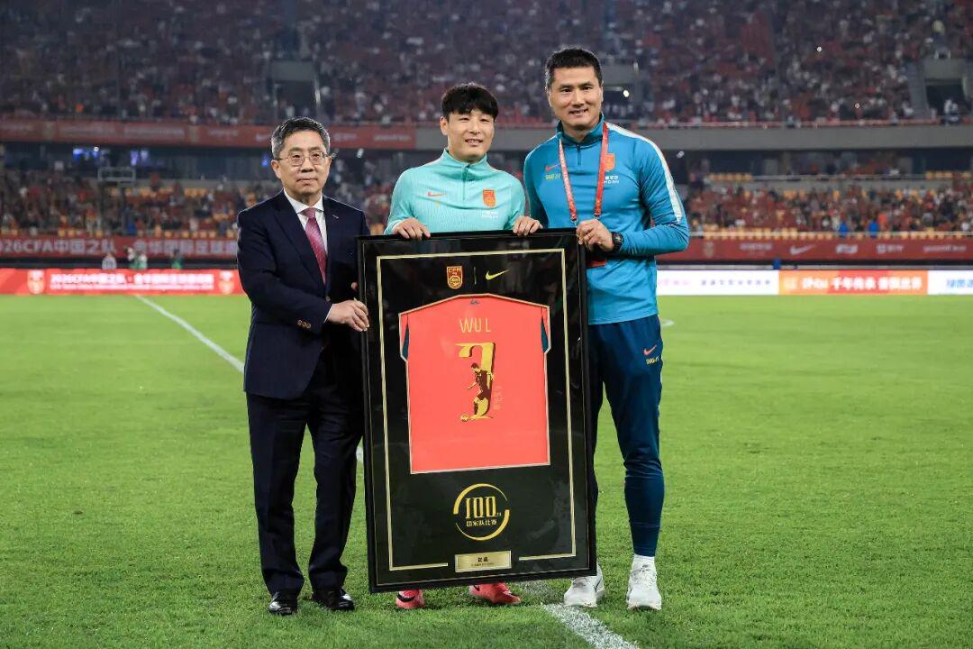 世体:世界杯18决赛西葡战,巴萨体育总监德科现场观战